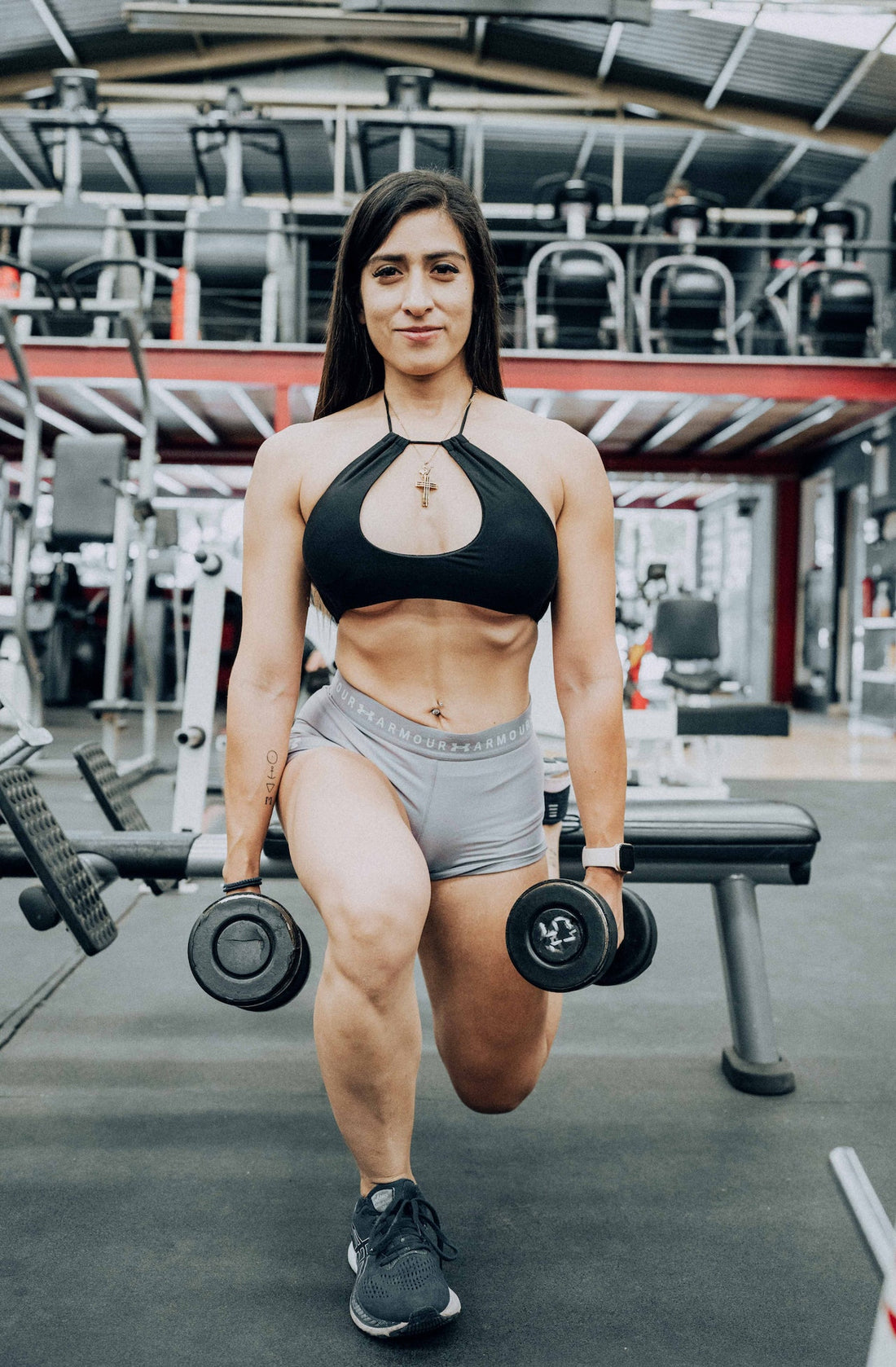 Fit woman doing bulgarian split squats 