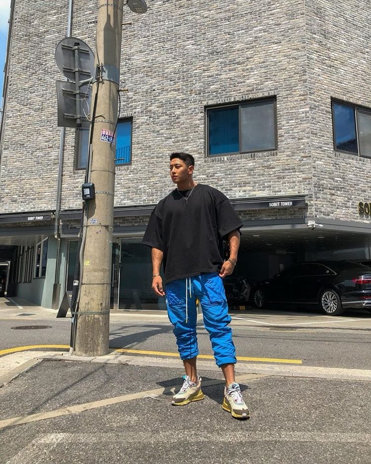 Oversized bodybuilding shirt