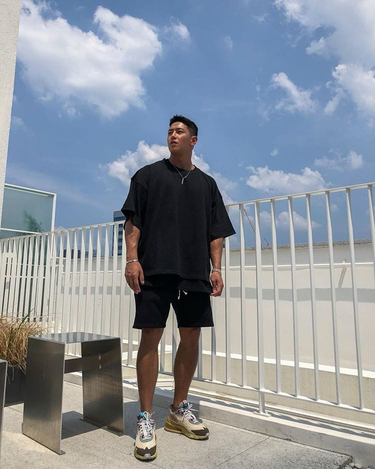 Oversized bodybuilding shirt